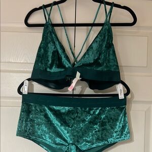 Velvet Green Lingerie Set
